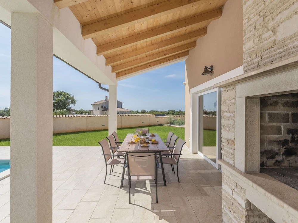 Stylish Villa With Pool and Fenced Garden,ideal for Relaxing Family Holidays