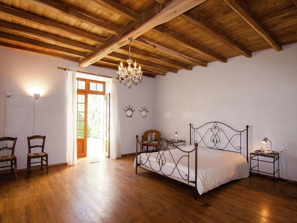 Warm Mansion with Swimming Pool in Sigoules France