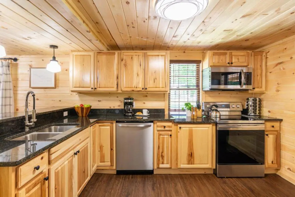 Carter Creek by Avantstay Secluded Yard w/ Creek + Suite