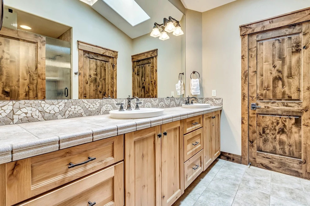 13 Vine Maple Home 5 Bedrooms 5.5 Bathrooms Home