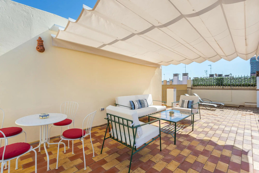 Traditional Sevillian House 6 BD and private terrace. Campamento