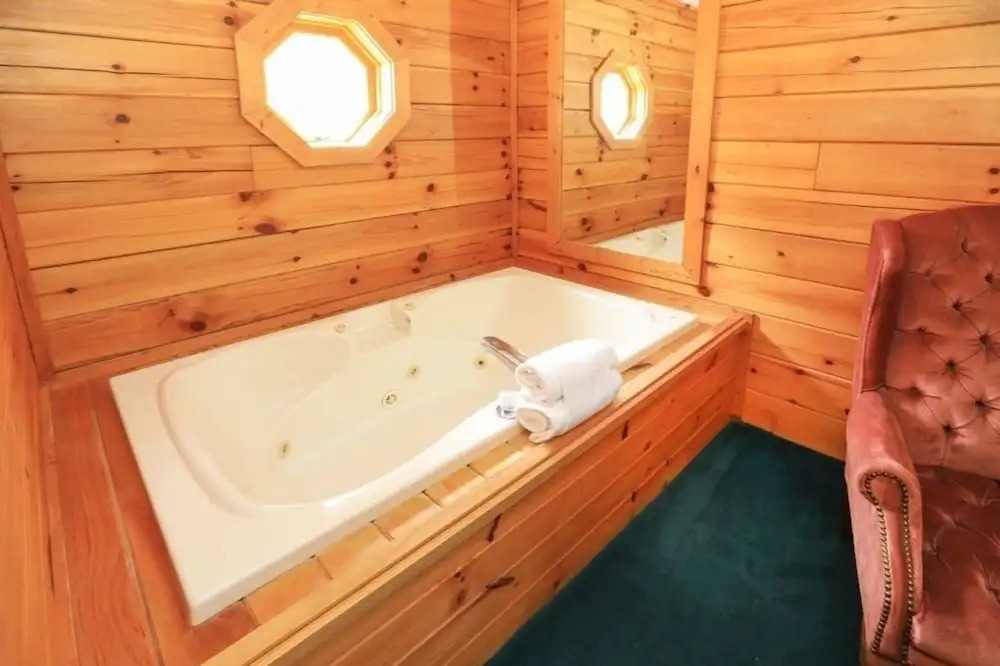 11 Above and Beyond - 4 Br Cabin