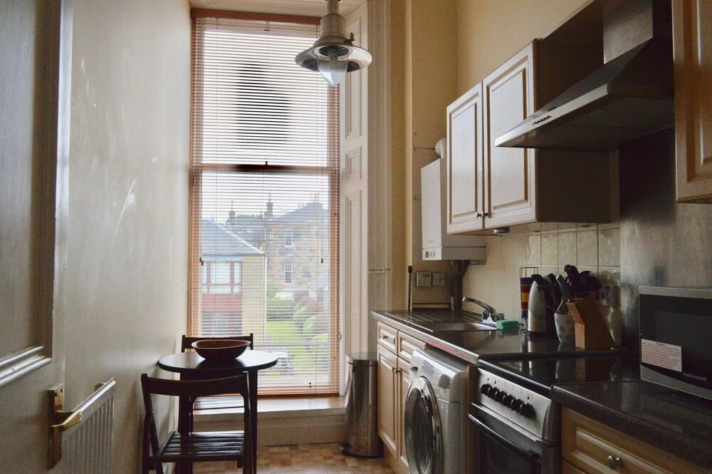 Period Flat With Parking & Arthurs Seat Views