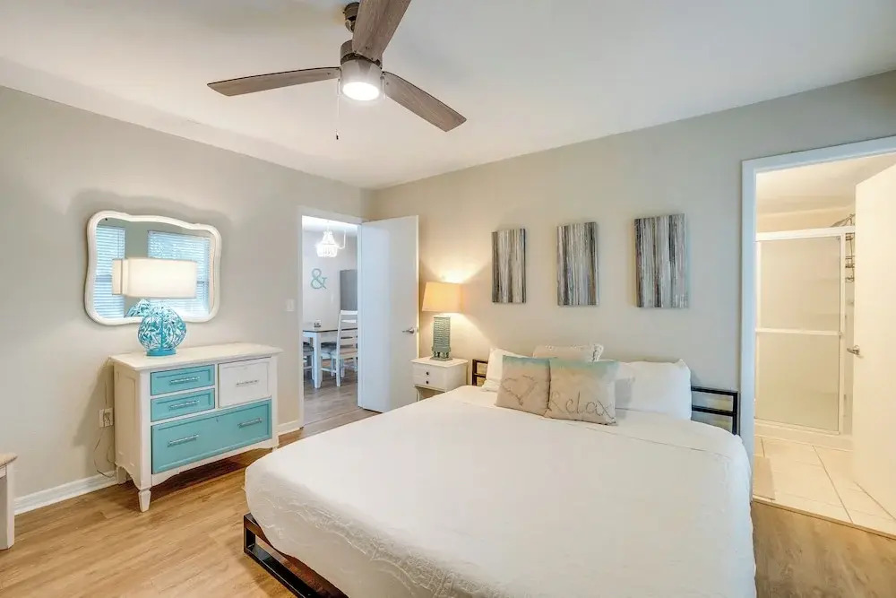 Walk to the Bay: Pet-friendly Oasis in Sarasota!