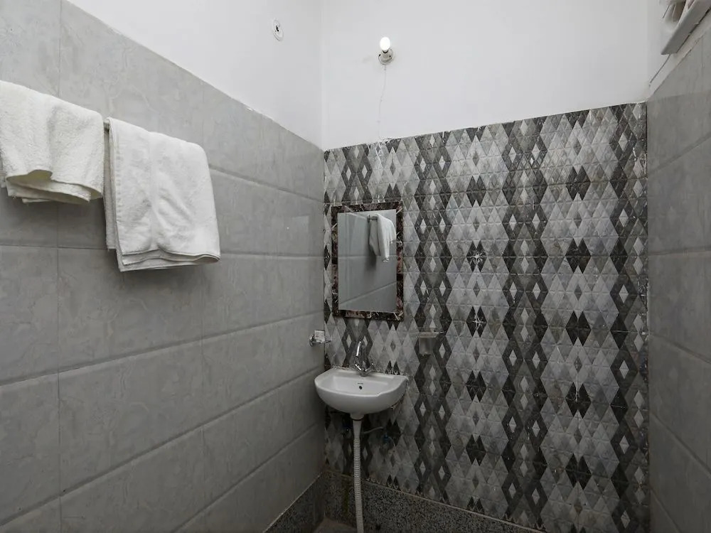 OYO 36700 Moonlight Residency