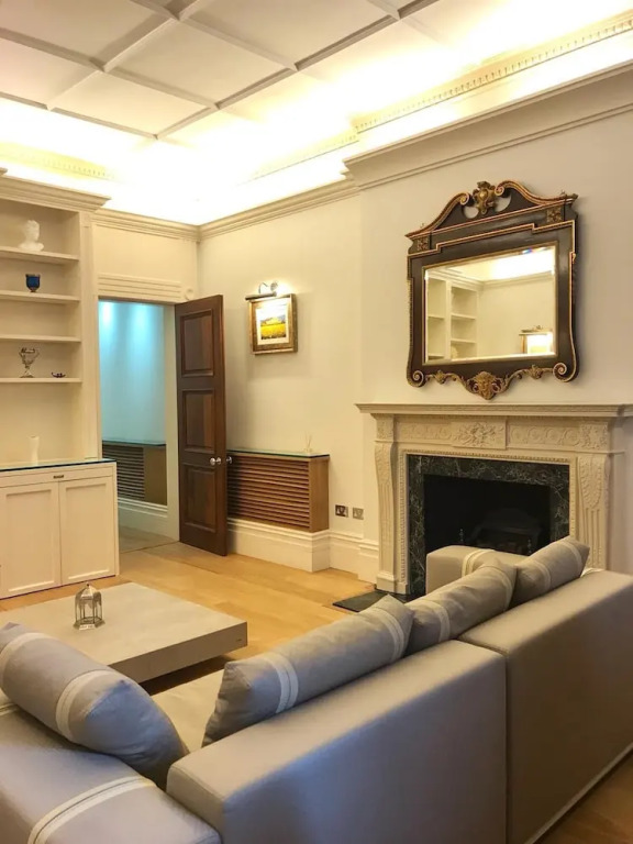 Yeoman's Row Townhouse