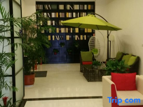 Xiangcheng Xizhang Yijia Hotel