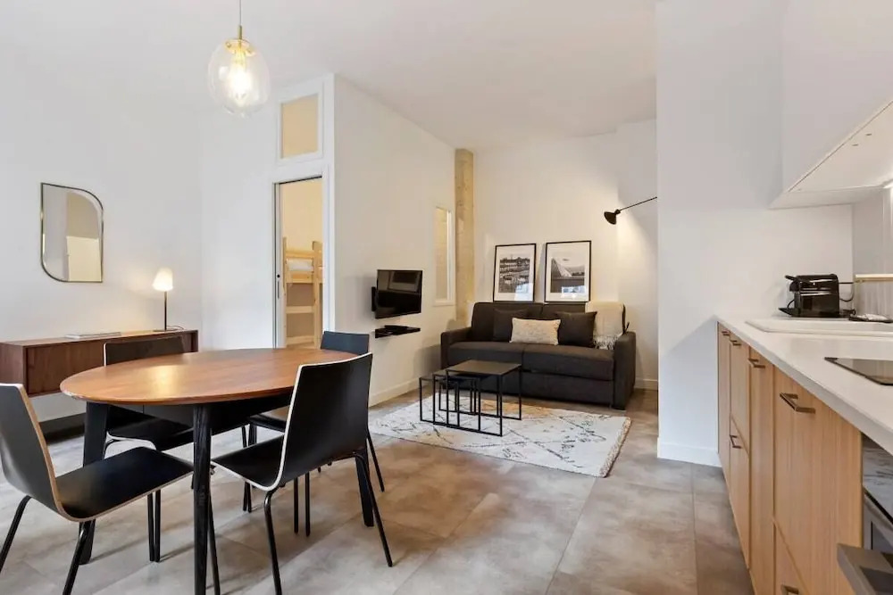 Contemporary & Comfortable 2 Bedroom Apartment in Paris
