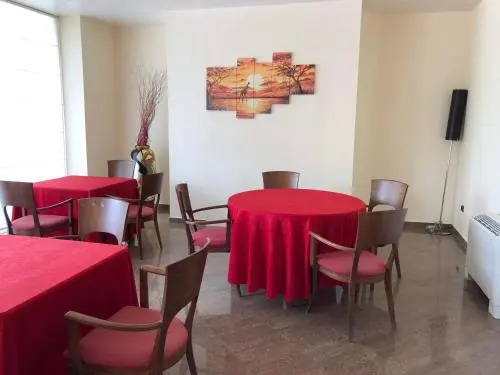Royal Bistro