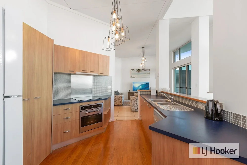 Exclusive Ocean View Penthouse On Marine Parade