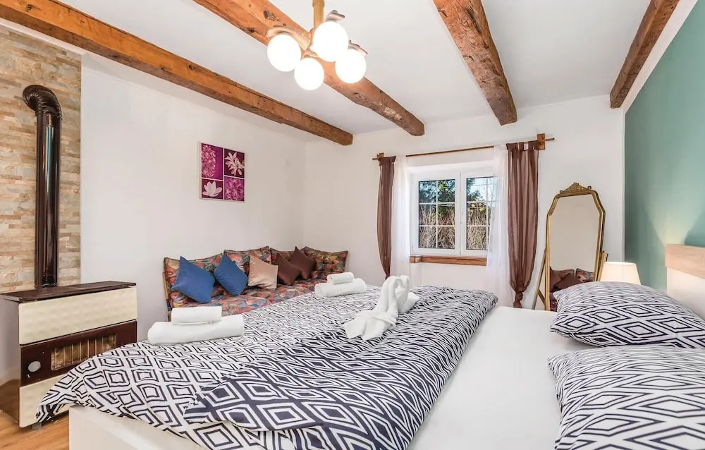 2 Bedroom Gorgeous Home In Fuzine