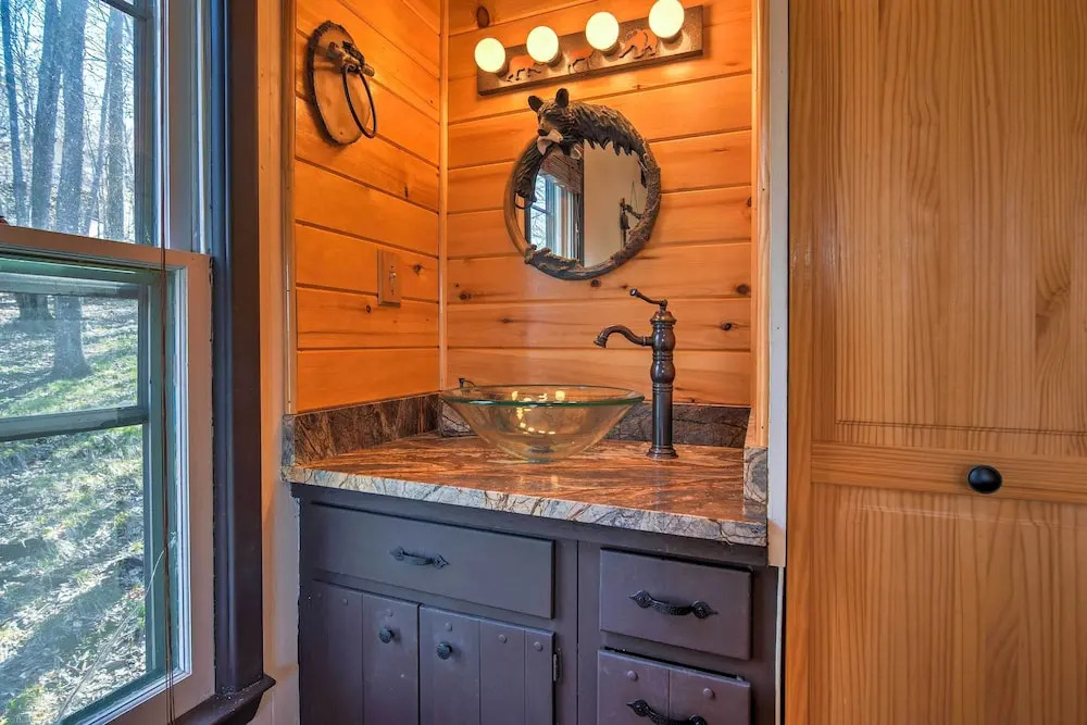 Family Retreat w/ Trail Access in Beech Mountain!