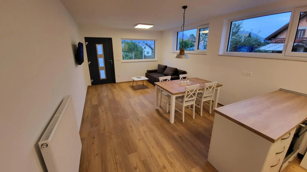 Annie's apartment