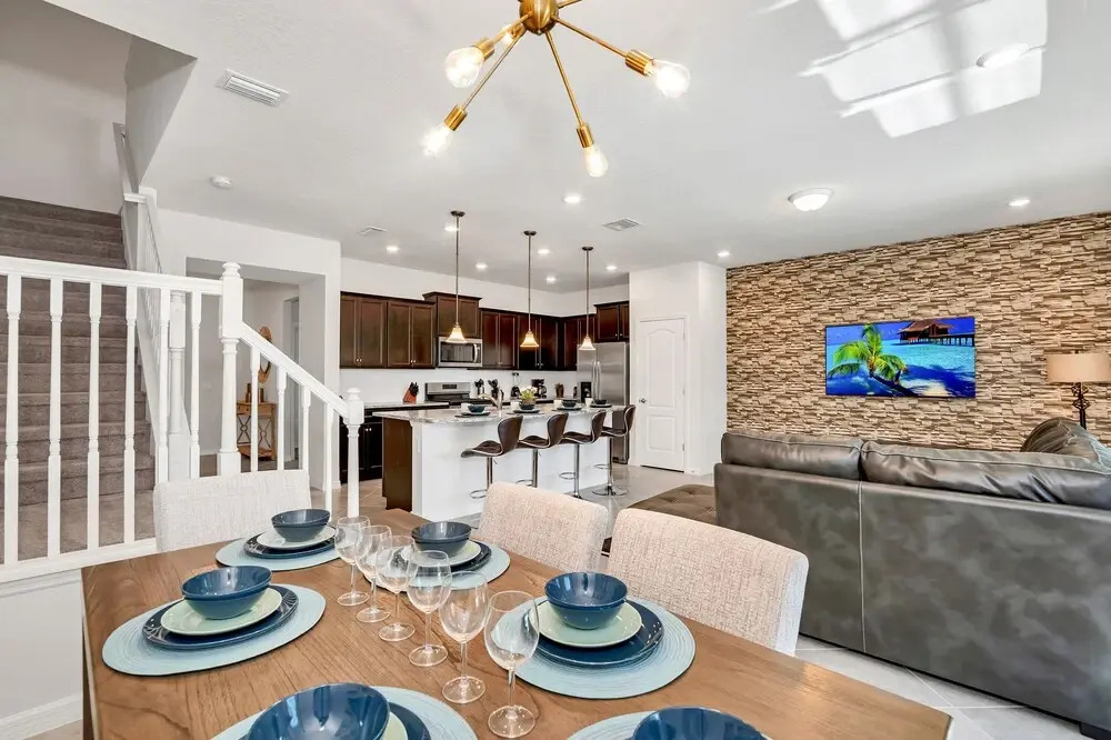 7439 Oakmoss Loop