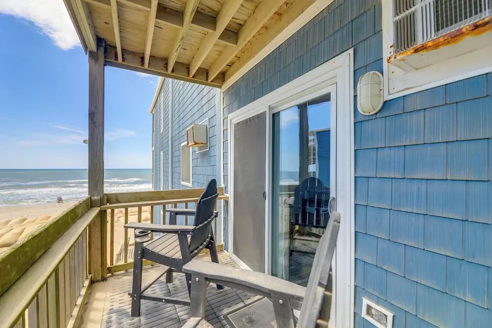 Family Beach Retreat in N Topsail: Steps to Shore!