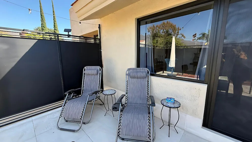 Luxurious 2 Bedroom Ajijic Home - Bikes - Huge Patio - Gym - Pickleball Court