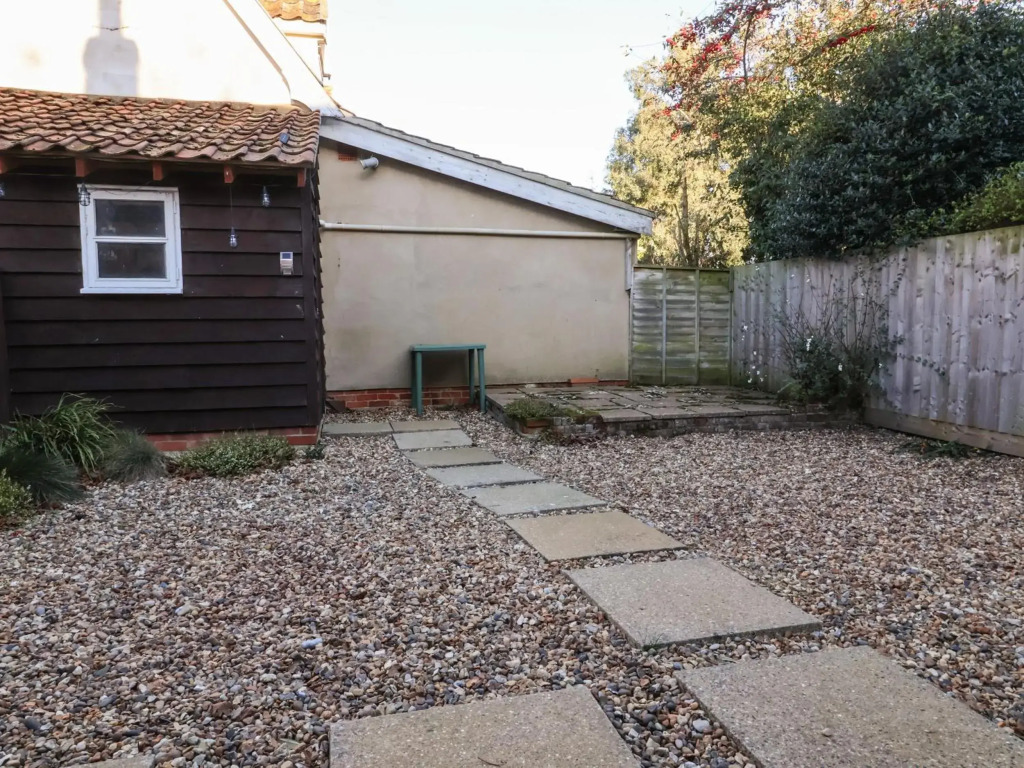 2 Greensleeves, Benhall