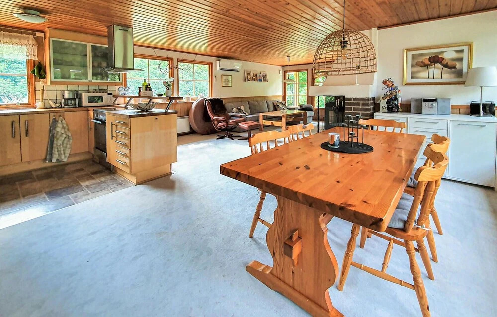 Gorgeous Home In Örkelljunga With Wifi
