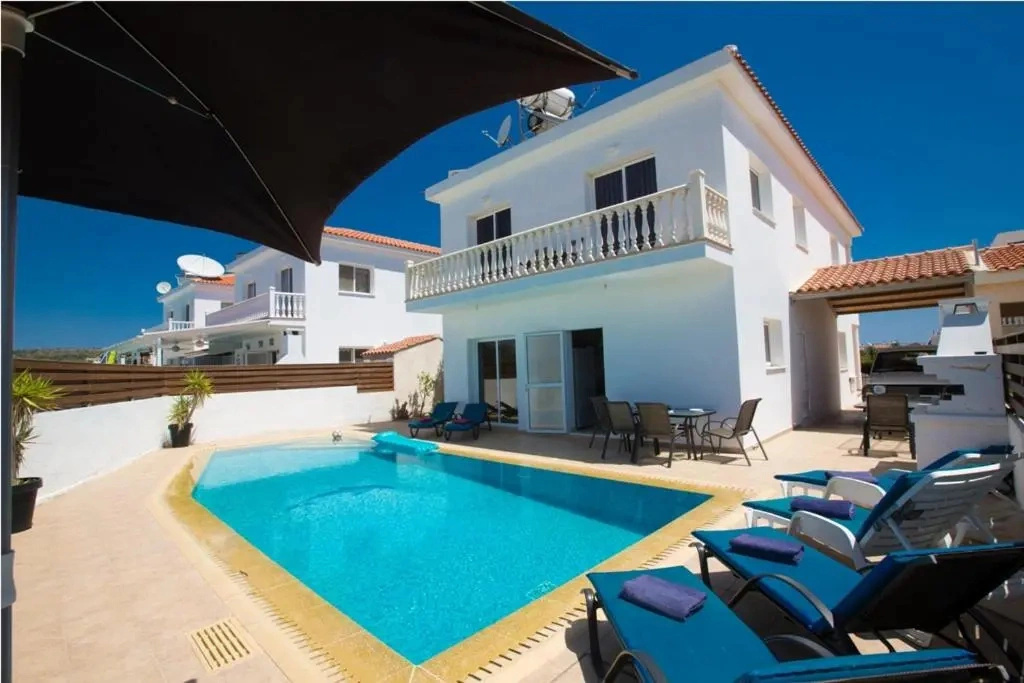 Carilisto Villas Big 4 Bedrooms in Center of Ayia Napa