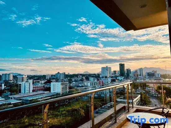 Kuching City Center Apartment With City View