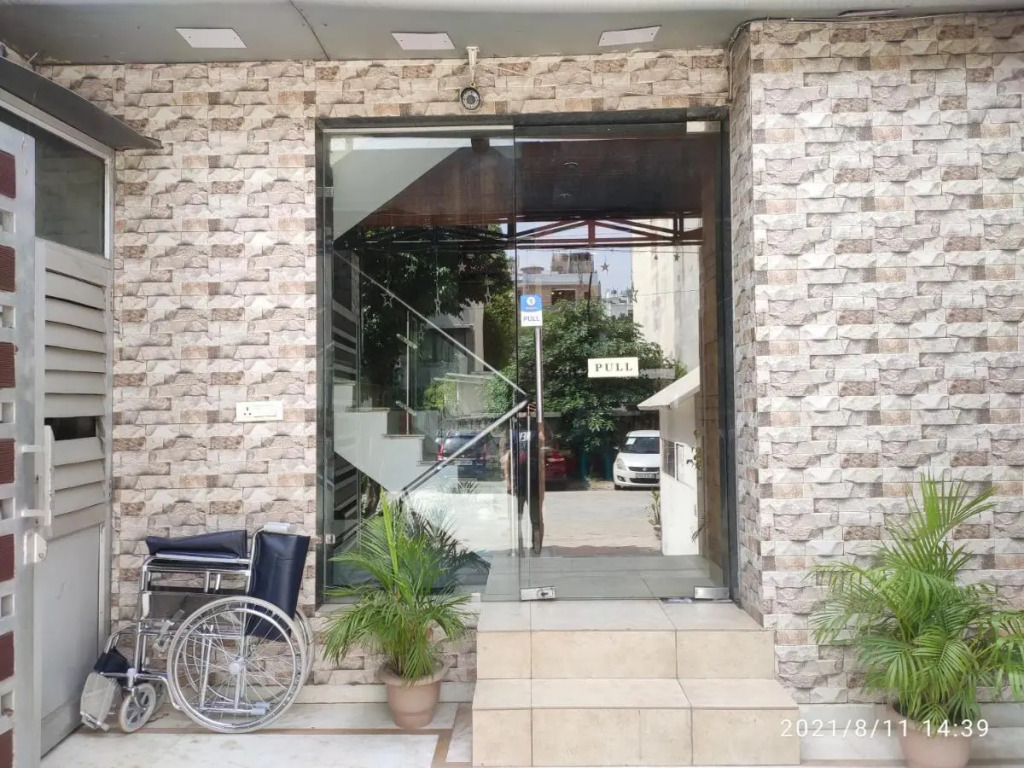 HOTEL JASHN INN Near Apollo Hospital