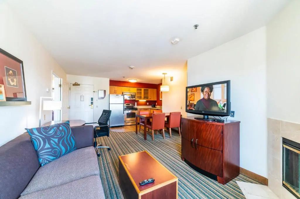 Metro PHX Upstairs 2bd sleeps 6 heated pool PETS ALLOWED