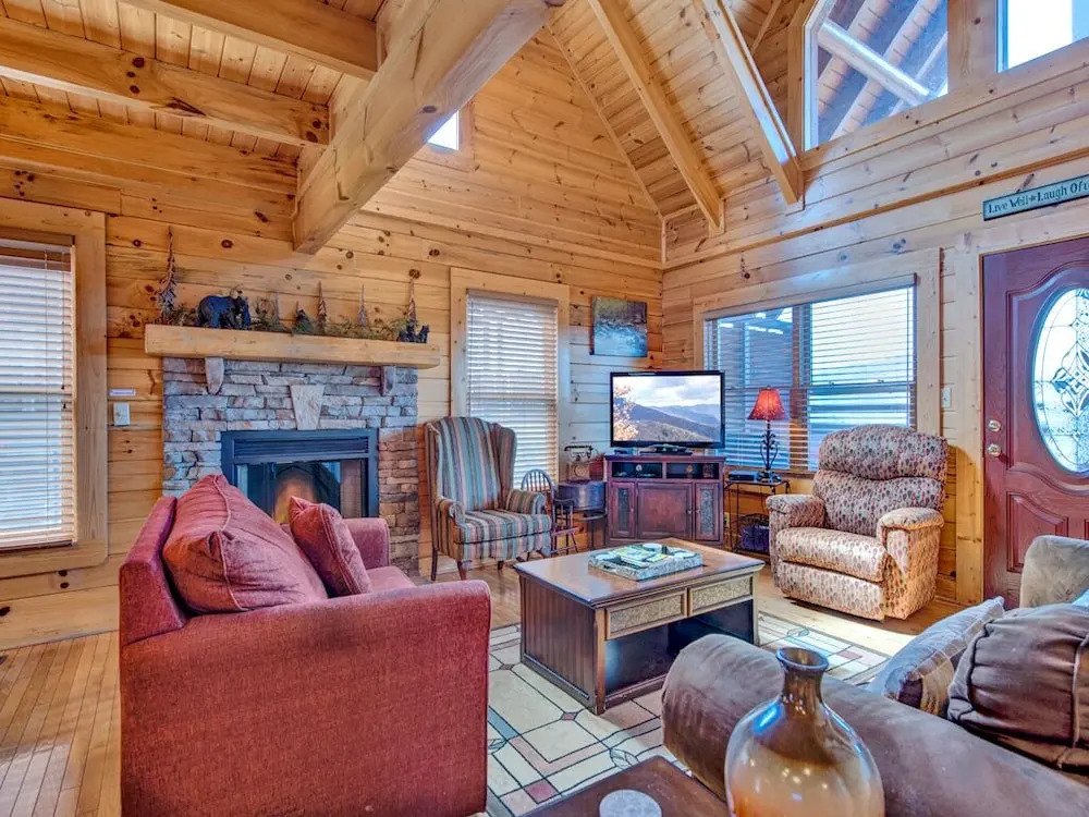 Misty Mountain Hideaway - Three Bedroom Cabin