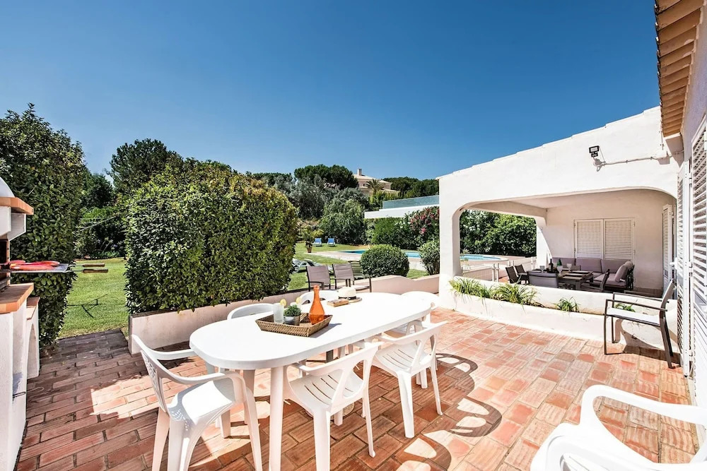 Villa Joya in Loule With 4 Bedrooms and 4 Bathrooms