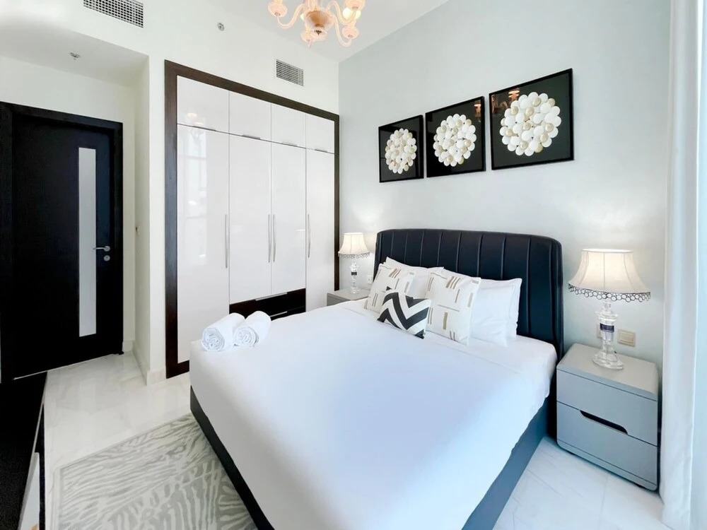 Chic 3BR Apt Near Dubai Mall