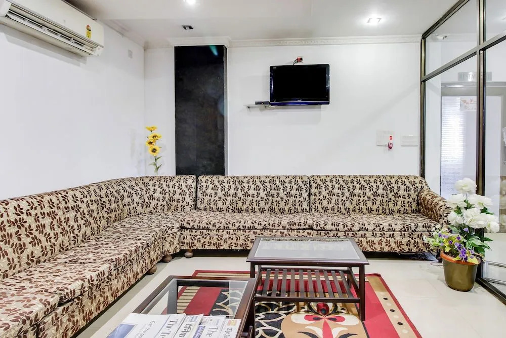 OYO 49035 Hotel Royel Park