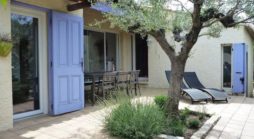 Une Maison Aux Baux