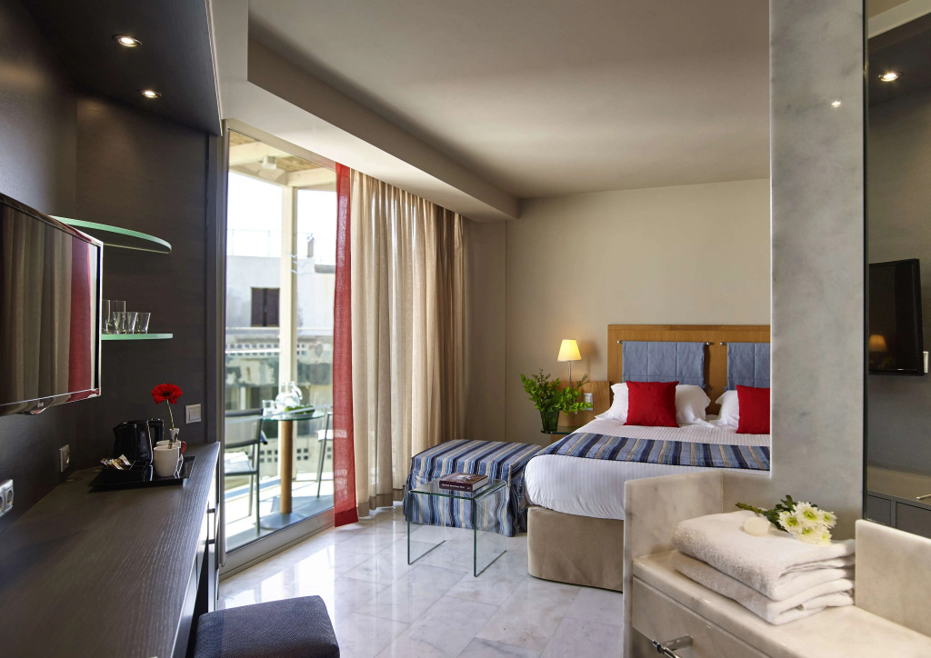 Kyma Suites Beach Hotel