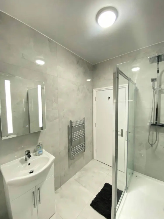 Charming 2-bedroom Apartment in the Heart of Beckenham
