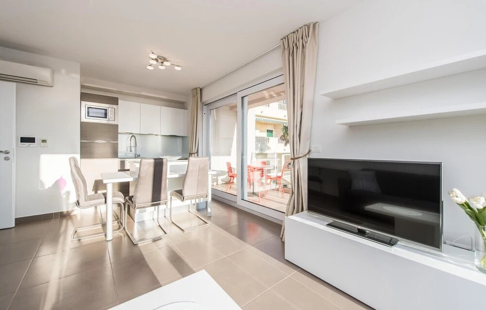 Nice Home in Novalja With Wifi and 2 Bedrooms