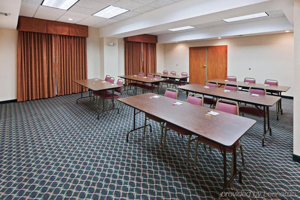 Holiday Inn Express Hotel & Suites Vinita by IHG