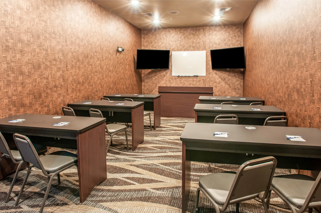 Cobblestone Hotel & Suites Appleton International Airport