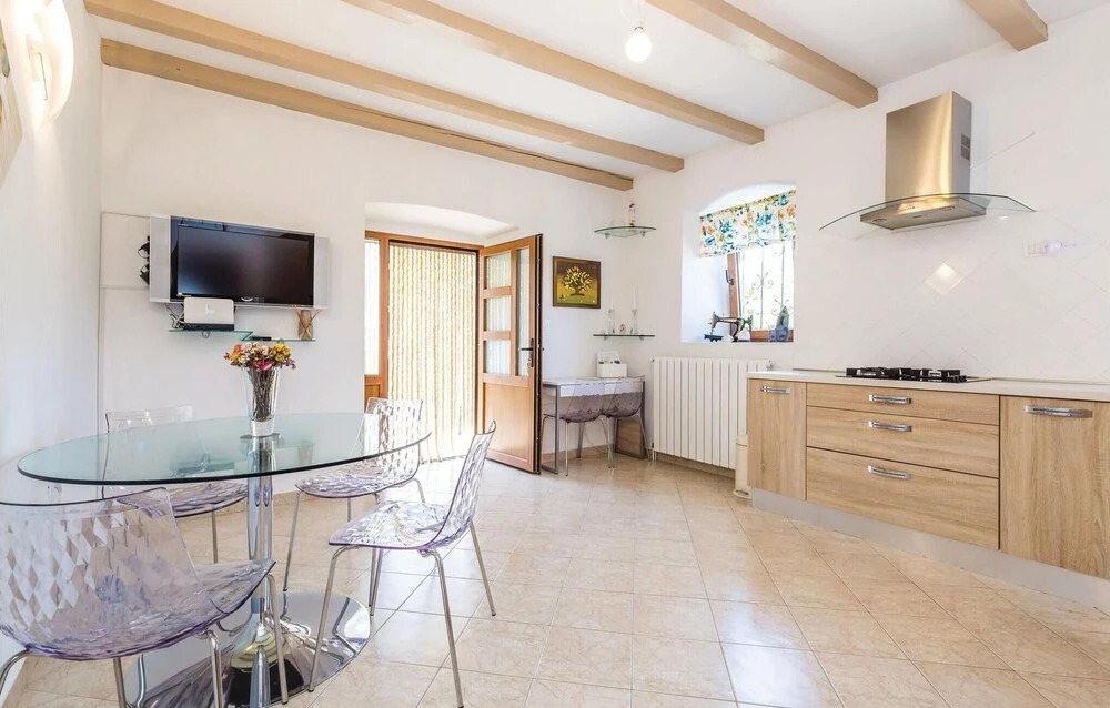 Nice Home in Jurdani With Wifi and 2 Bedrooms