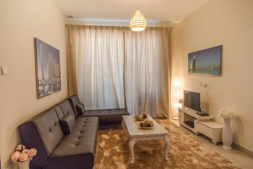 Private Room in Luxury Burj Vista Apartment with Burj Khalifa View