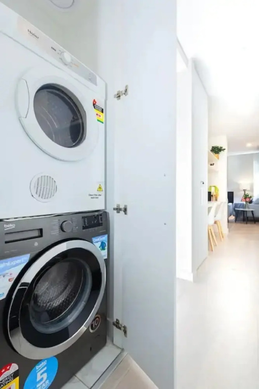 Unwind Bond Quarter Apartment 106