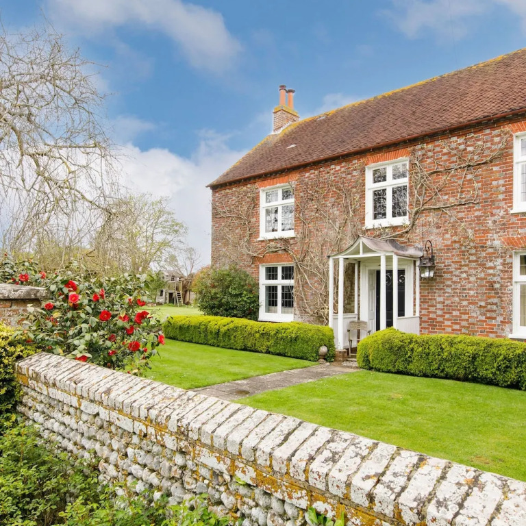 Impressive Country Estate Sleeps 17