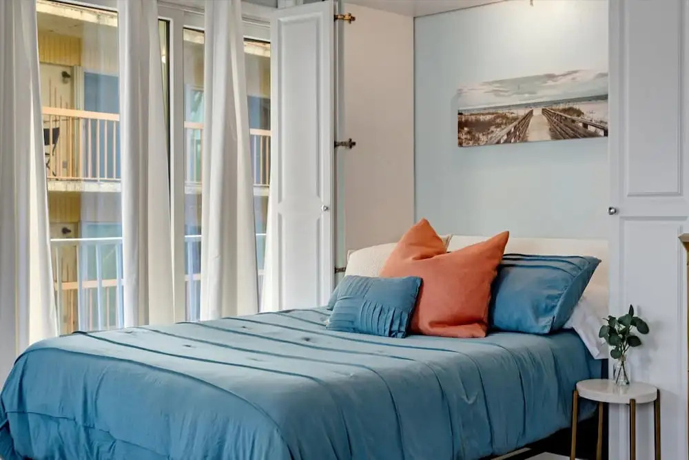 The Seashell Suite with Heated Pool and Walk to Beach
