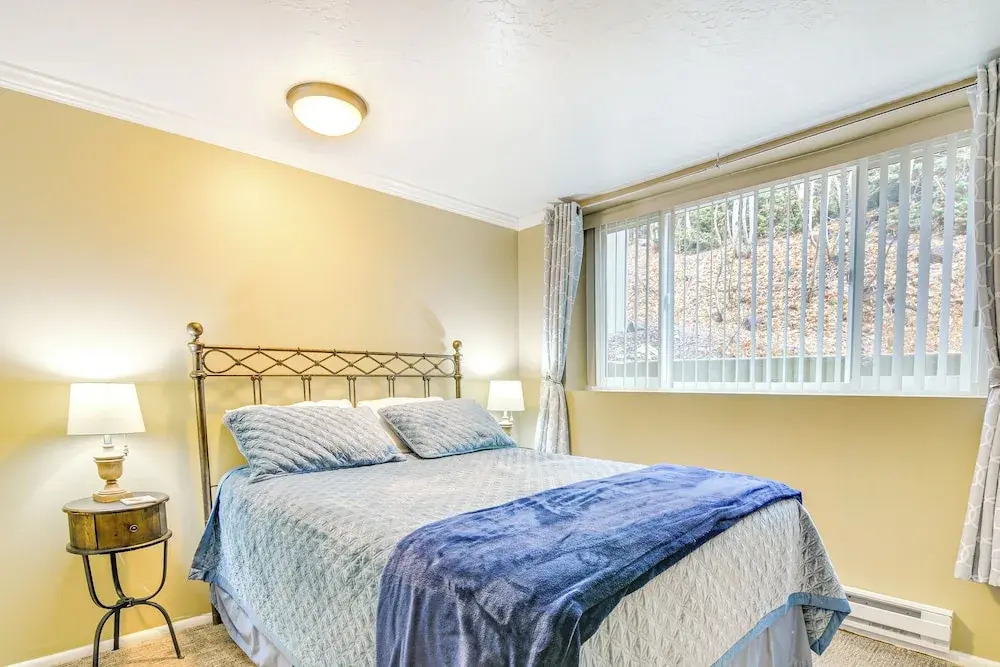 Walk to Giant Steps & Hot Tub: Brian Head Condo!