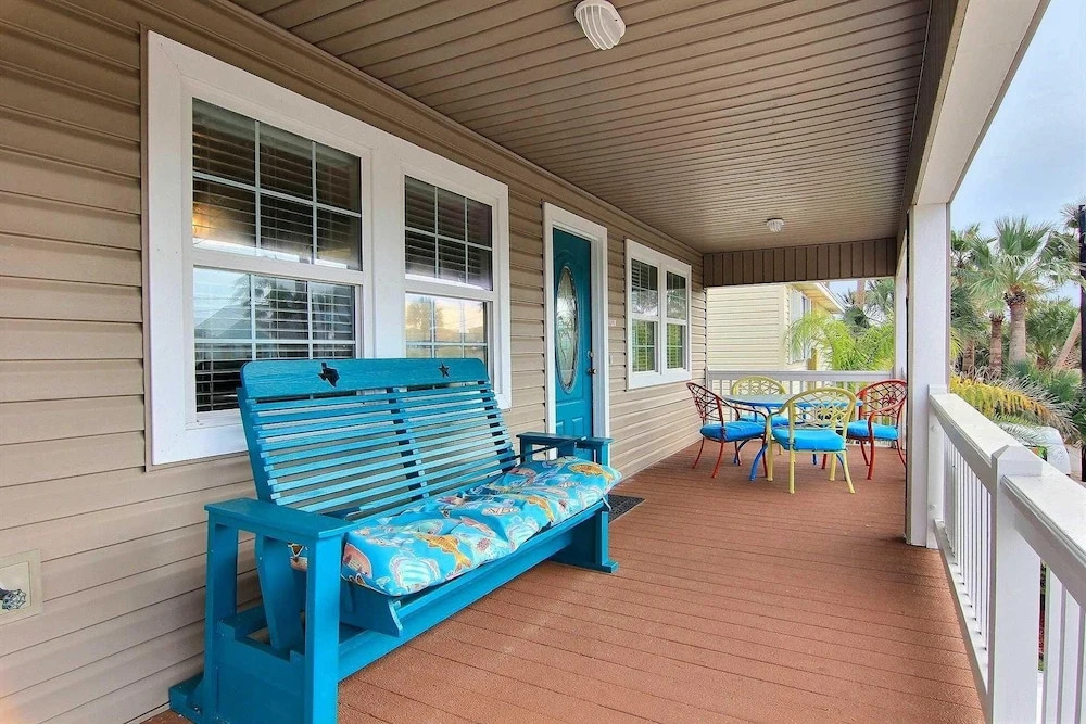 Tropical Touchdown - 4 Br Home