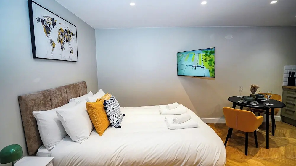 E2M Wisteria House Heathrow Free Parking
