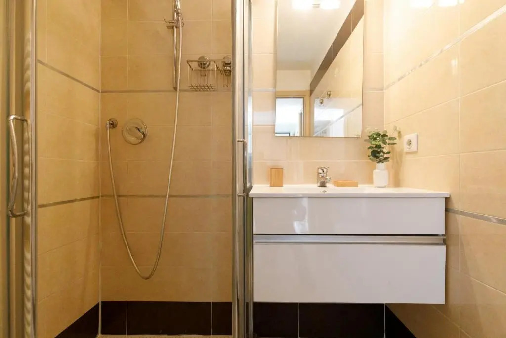 3 Bedrooms: 200m From Croisette