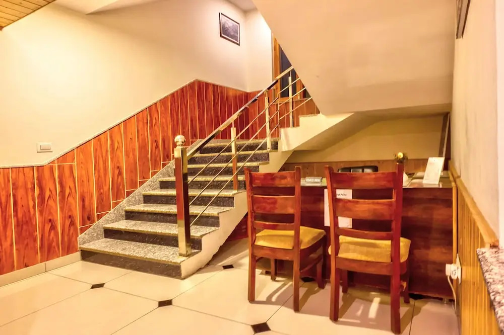 Snow Citys Montana Blues Resort Manali - Heated & Air-Cooled Stay