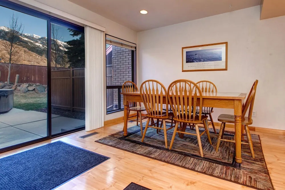 4BR 3BA Phenomenal Ski Retreat Perfectly Located by RedAwning