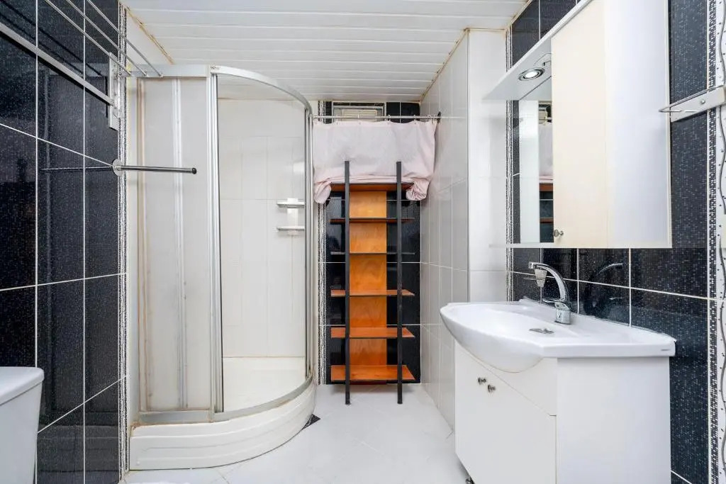 Cozy Flat with Balcony Close to Public Transportation in Konyaalti, Antalya