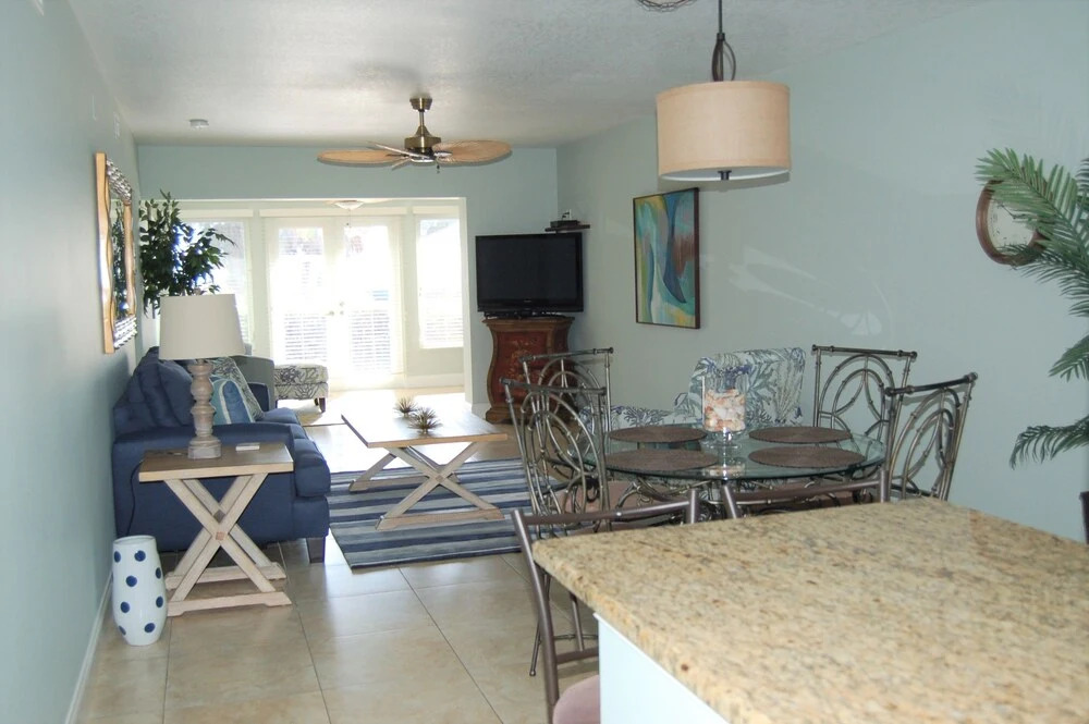 Sunset Royale 104 1 Bedroom 1 Bathroom Apts
