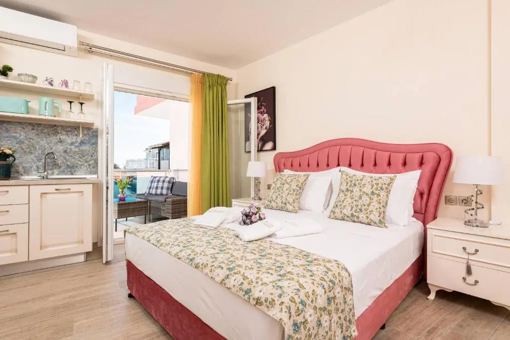 Stratos Deluxe Apartments